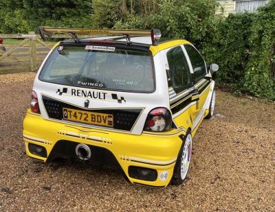 Renault Twingo à moteur arrière - arrière