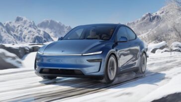 La Tesla Model Y 2025 arrive avec un nouveau look glissant