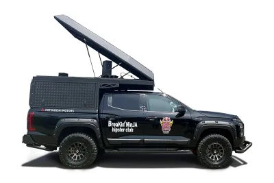 Mitsubishi Triton équipé d'une cabine DJ