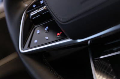 Cadillac Lyriq-V - détail du volant