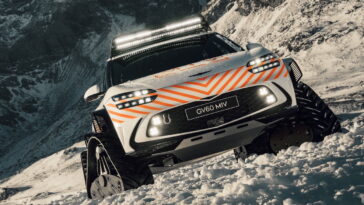 Cette Genesis GV60 a des traces de neige, car pourquoi pas?