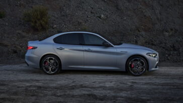 Suivant Alfa Romeo Giulia pour abandonner le corps de la salon traditionnelle