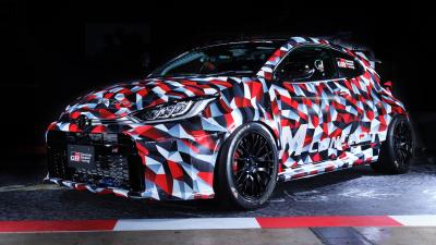 Il s’agit d’une Toyota GR Yaris de 2,0 litres à moteur central Toyota GR Yaris M Concept, 3/4 avant