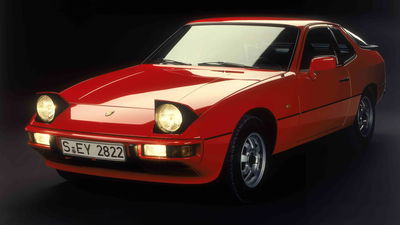 Porsche 924 avec des phares pop-up étendus 