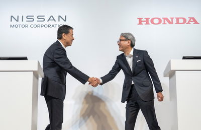 Cadre les dirigeants de Honda et Nissan
