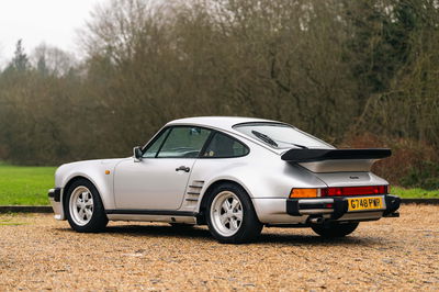 Ce 930 Turbo Le est notre Porsche 911 d'occasion de la semaine Porsche 911 Turbo le - arrière