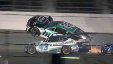 Regardez cette nascar effrayante Flip à Daytona