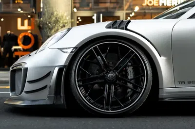 Terrifiez-vous avec Porsche 911 GT2 RS de 953 ch de Manhart Manhart TR 950 - Détail latéral