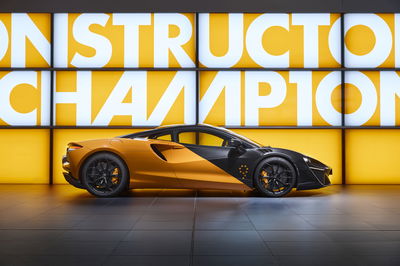 Vous pouvez remercier Sergio Pérez pour ces McLarens en édition spéciale McLaren Artura MCL38 Célébration Edition - côté