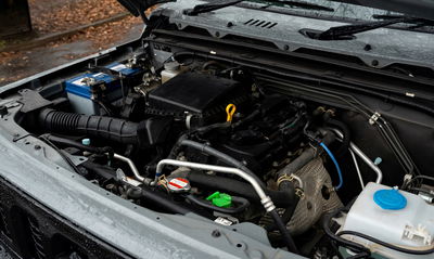 Ce Suzuki Jimny à six roues pourrait être le vôtre Suzuki Jimny 6x4, moteur (crédit: commissaires-priseurs historiques)