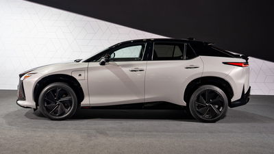 2025 Lexus RZ, profil latéral