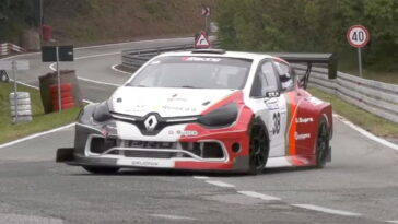 Écoutez ce 700 ch Renault Clio Hillclimb Car Anti-Lag de la voiture