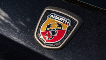 Pourquoi le badge Abarth est-il un scorpion?