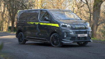 La nouvelle voiture de sport Peugeot est… une camionnette