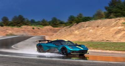 Découvrez le 1064 ch Aston Martin Valhalla dans le monde réel Aston Martin Valhalla - Front