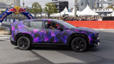 Voici max verstappen «appréciant» le SUV Honda 0