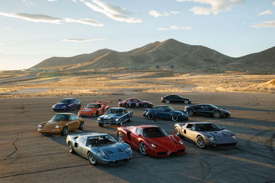 Une collection de voitures à Willow Springs Raceway