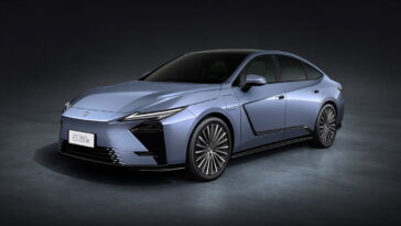 New Lexus es arrive en tant que premier salon EV de la marque