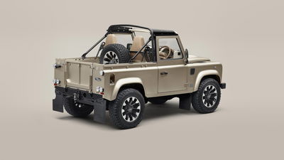 Le dernier défenseur classique de Land Rover V8 perd son toit Classic Defender V8 Top Soft - arrière