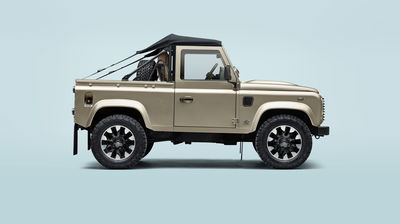 Le dernier défenseur classique de Land Rover V8 perd son toit Classic Defender V8 Soft Top - côté