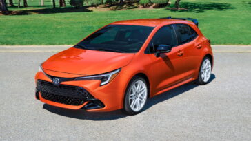 Cette Toyota Corolla prouve que les roues blanches sont juste plus fraîches