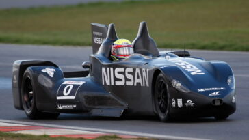 10 des voitures de course les plus étranges jamais fabriquées