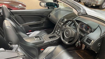 Souhaitez-vous prendre un coup de départ sur une Aston Martin Vantage Roadster à moins de 35 000 € Aston Martin Vantage Roadster, intérieur