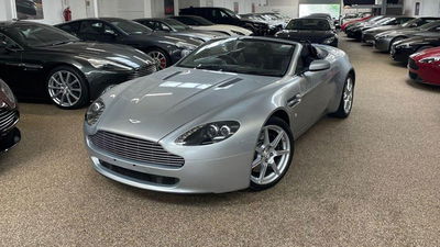 Souhaitez-vous prendre un coup de départ sur une Aston Martin Vantage Roadster à moins de 35 000 € Aston Martin Vantage Roadster, avant