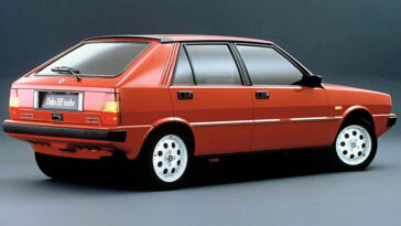 Le Lancia Delta HF Turbo mérite une place parmi les grandes écoutilles de 80