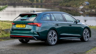 2024 Skoda Octavia VRS, arrière 3/4, statique