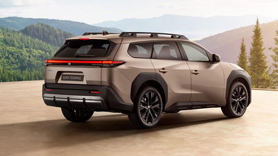 Toyota BZ4X Touring arrive alors que le SUV électrique pseudo-évalué Toyota BZ4X Touring, arrière