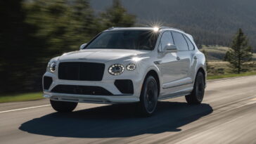 La vitesse de Bentley Bentayga est de retour, et maintenant elle va dériver