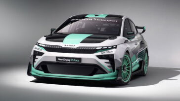 Le Skoda Enyaq a été écrasé avec une voiture de rallye, car pourquoi pas