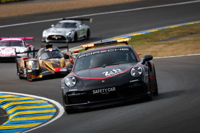 La voiture de sécurité mène le pack au jour du test du Mans 2025 | Images XPB