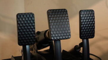 Test de la pédale active Moza Mbooster : excessif, exceptionnel Moza Mbooster Active Pedal Review: excessif, exceptionnel