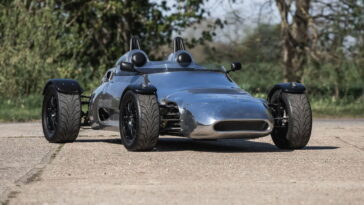 Terrorisez-vous avec ce Brooke doublé suralimenté de 400 ch Terrifiez-vous avec ce Brooke doublé suralimenté de 400 ch.