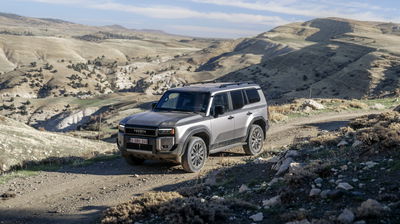 Le Toyota Land Cruiser Hybride est là, et il est toujours imparable Toyota Land Cruiser Hybrid - Front