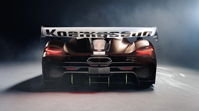 La Koenigsegg Sadair est une hypercar de 1603 ch du nom d'un cheval Lance de Koenigsegg Sadair - arrière