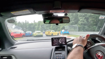 Le déversement du «liquide de refroidissement» provoque un énorme nürburgring touristenfahrten pile-up