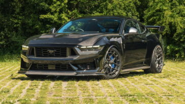 Le tuner britannique Clive Sutton Supercarge Ford Mustang Dark Horse à 788 ch