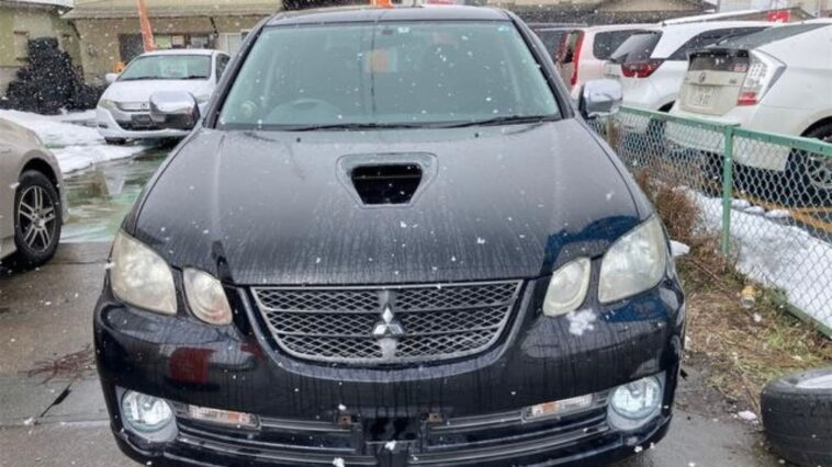 Goo-net trouvaille de la semaine : un Mitsubishi Airtrek Turbo-R, un Evo sur échasses Goo-net Find of the Week: A Mitsubishi Airtrek Turbo-R, un Evo sur les échasses