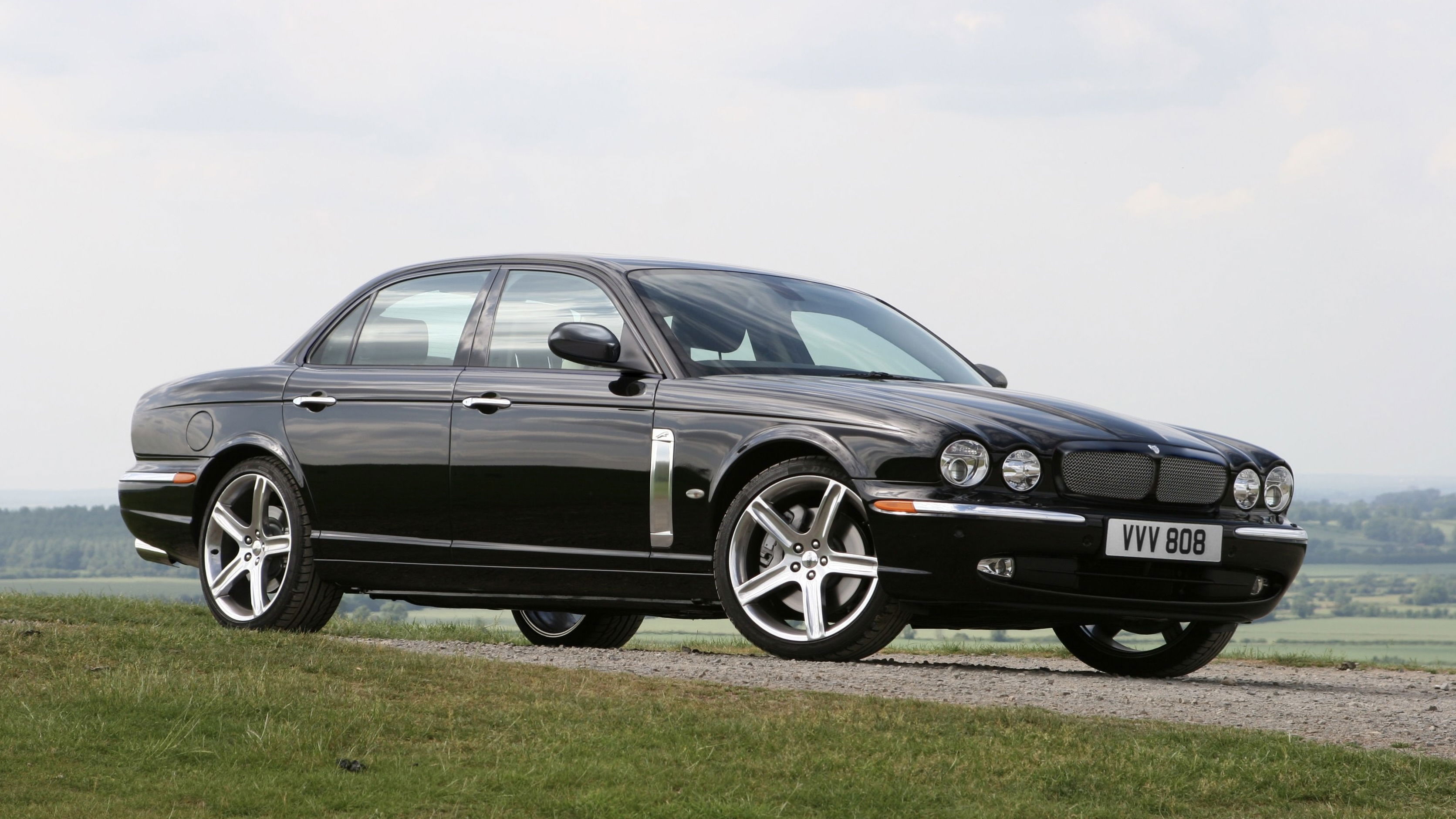 10 coupés sportifs d'occasion pour moins de 11 500 € Jaguar XJR (x350)