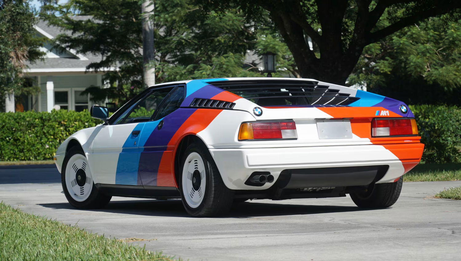 Ex-Niki Lauda BMW M1 - arrière