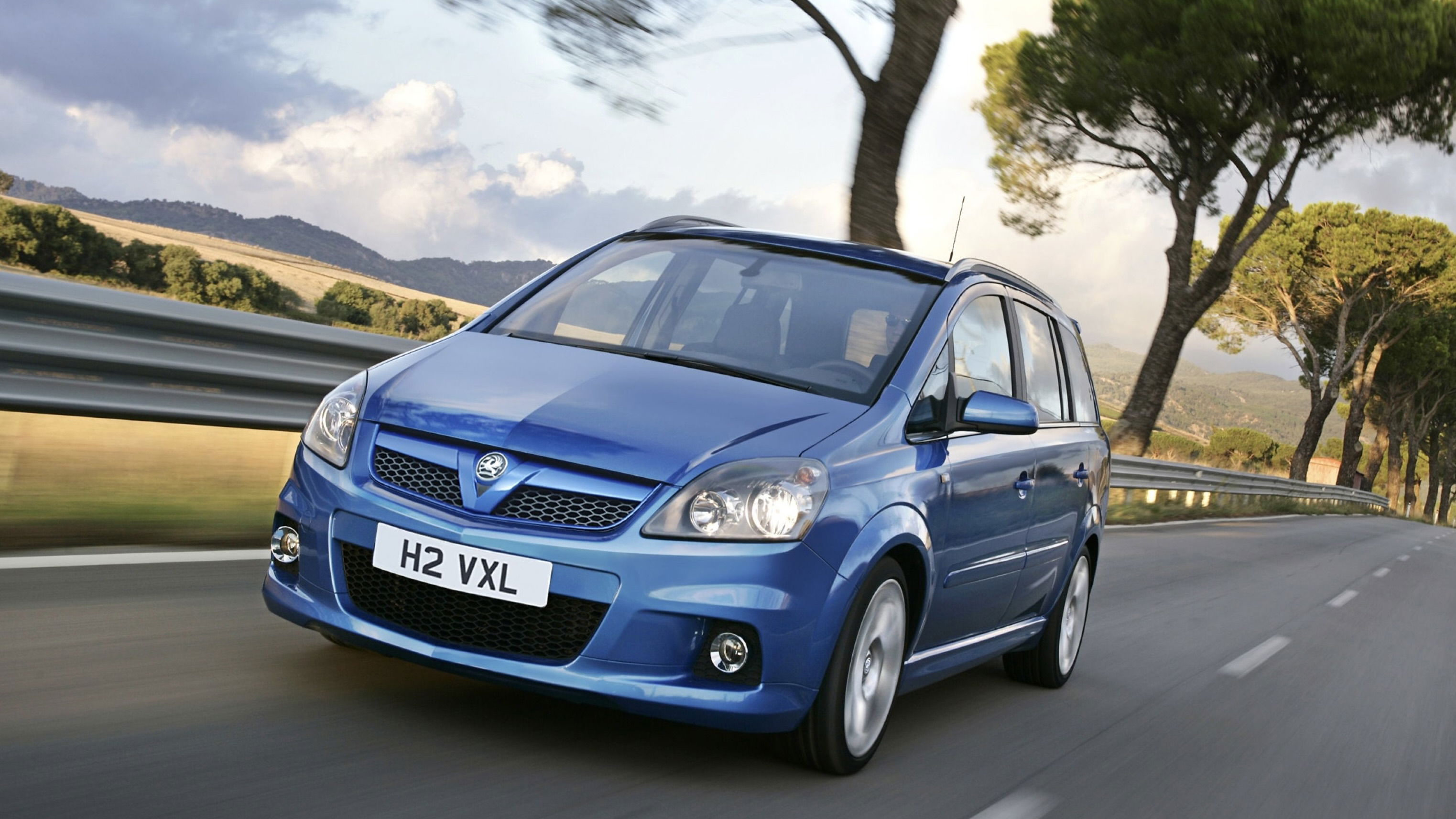 5 voitures 7 places rapides et d'occasion pour moins de 11 500 € Opel Zafira VXR