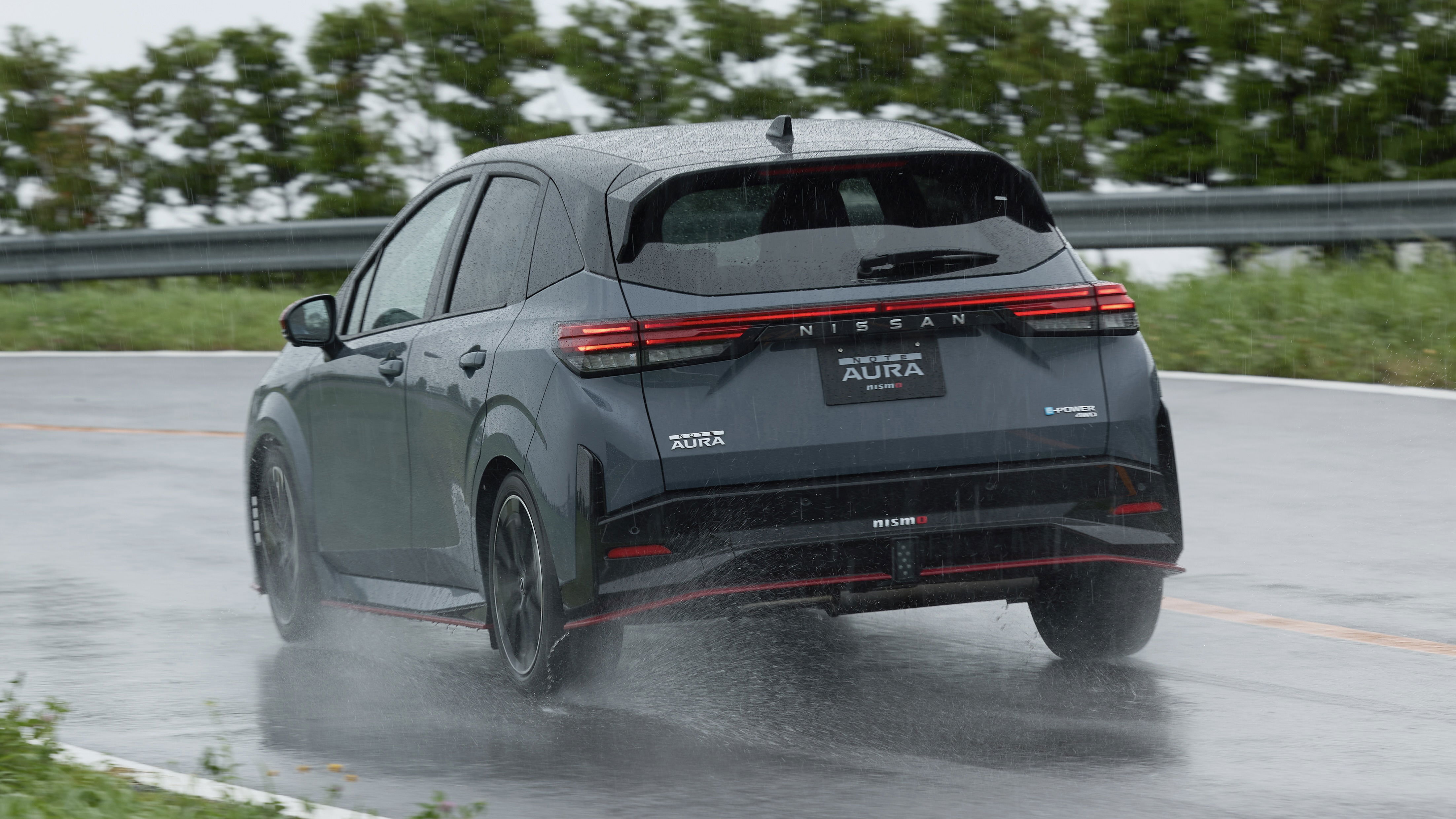 Nissan lance un concept Wild Nismo le mois prochain Nissan Note Aura Nismo - arrière