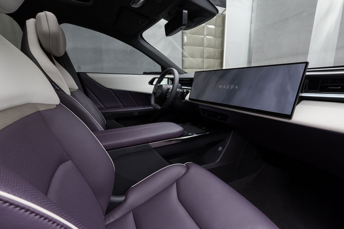 Le Mazda CX-6e - intérieur