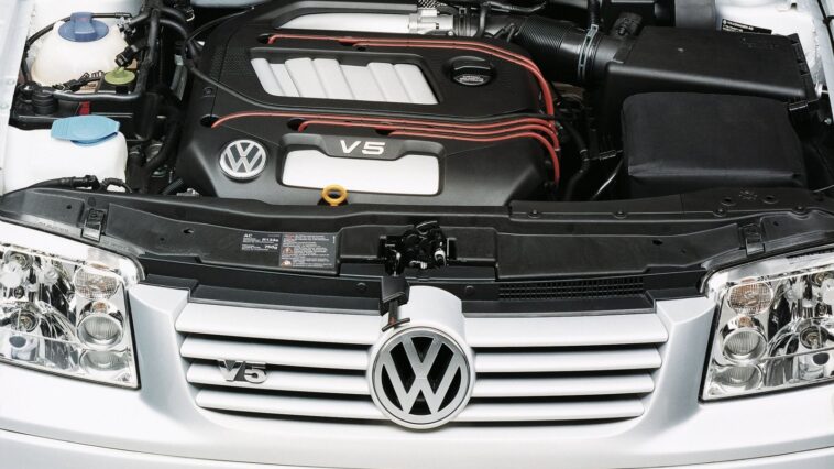 Le VW V5 est l'un des moteurs les plus étranges jamais créés Le VW V5 est l'un des moteurs les plus étranges jamais créés