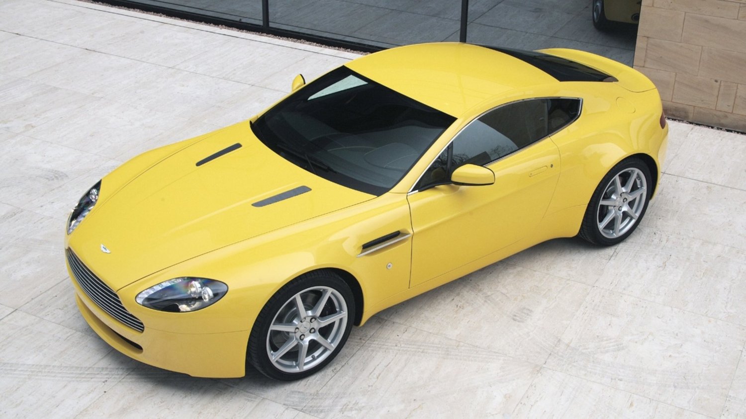 12 moteurs qui n’étaient utilisés que dans une seule voiture Aston Martin V8 Vantage