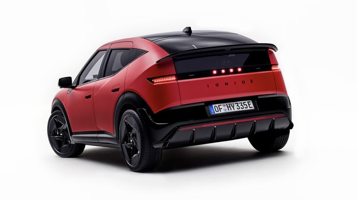 Le dernier véhicule électrique de Hyundai pourrait donner naissance à la meilleure compacte électrique à ce jour Hyundai Ioniq 3 - arrière