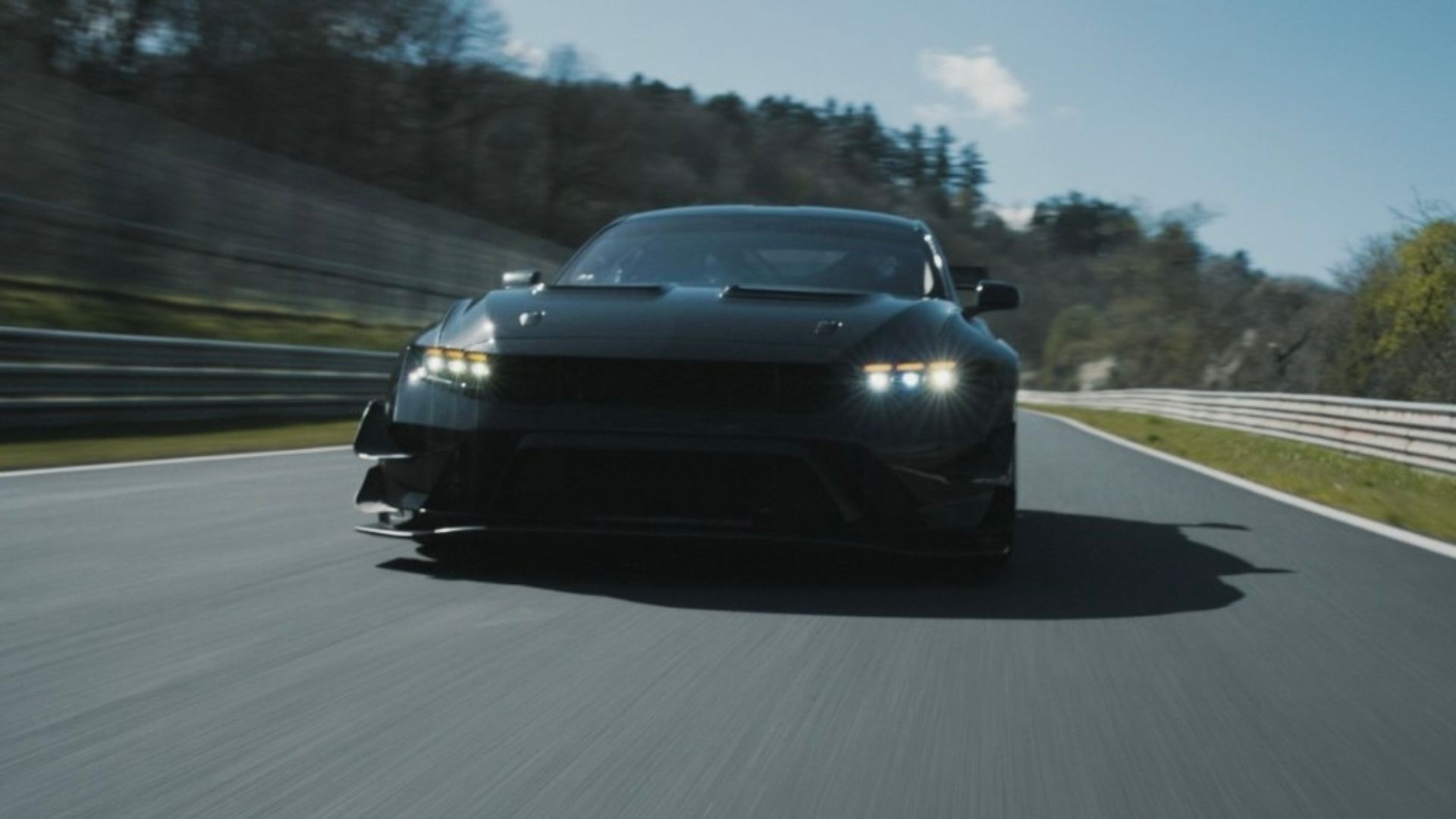 Une Ford Mustang GTD encore plus rapide arrive, et elle vient de monstrer le ring Compétition Ford Mustang GTD au Nürburgring